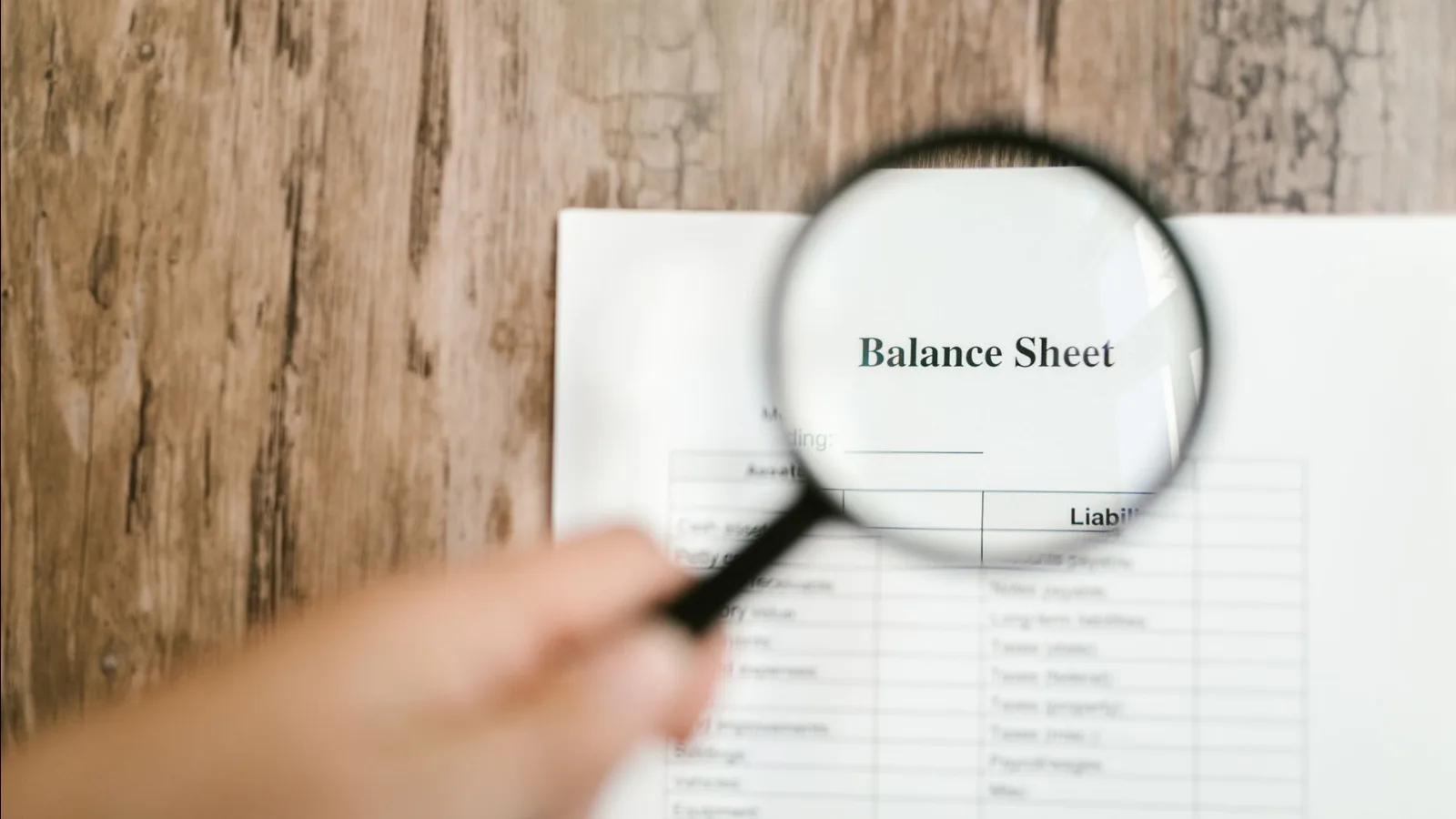 Cifrele cheie din bilanțul financiar care îți influențează cererea de credit