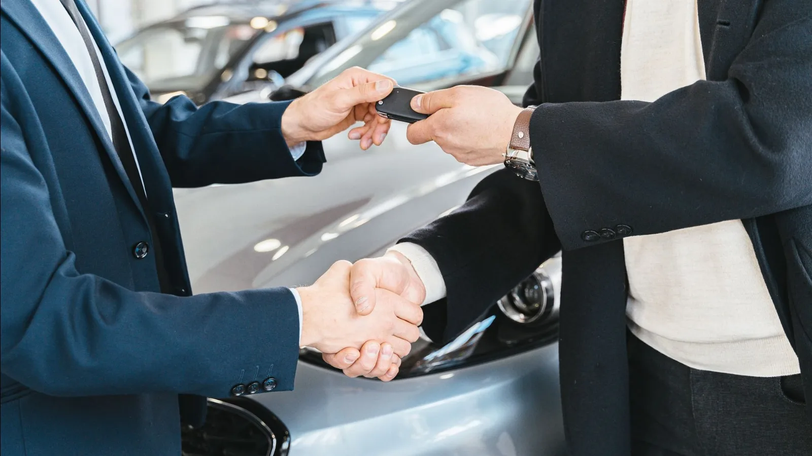 Credit auto vs. credit de nevoi personale: ce alege banca