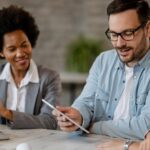 Consultanță financiară privind creditarea, discuție la o bancă