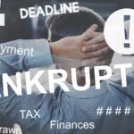 un antreprenor discutând cu un bancher despre un credit refuzat