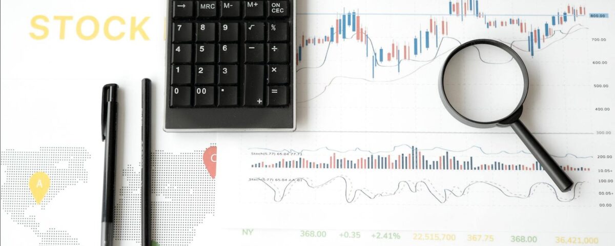 analiza financiară la birou, antreprenor IMM