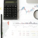 analiza financiară la birou, antreprenor IMM