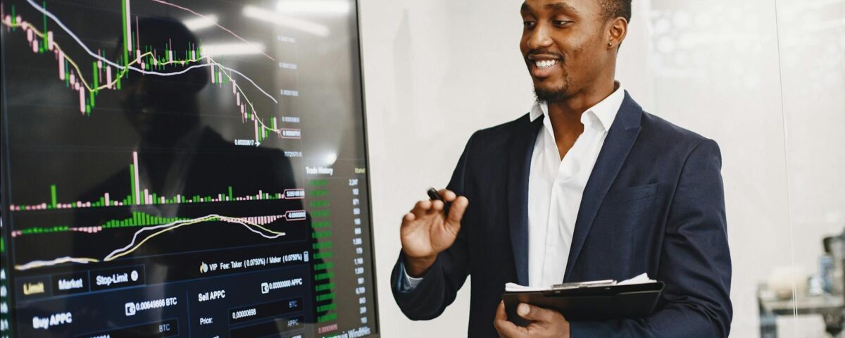 Antreprenor prezentând date financiare la bancă