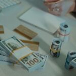 Comparație între card de credit și credit de nevoi personale, reprezentată vizual