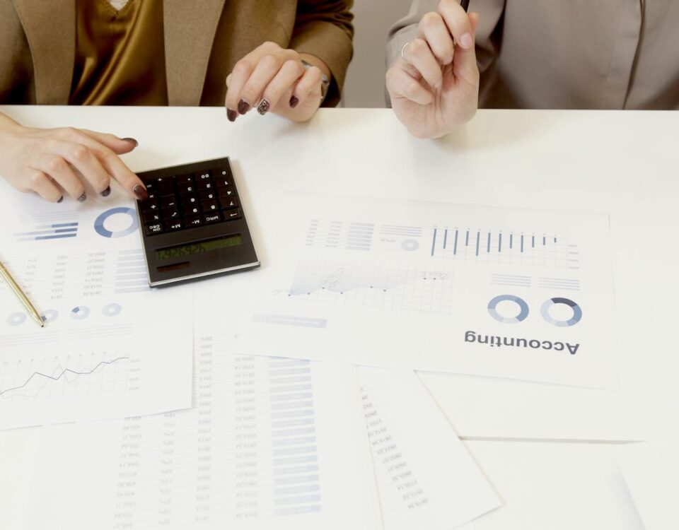 Întâlnire de audit financiar într-o firmă de IMM-uri