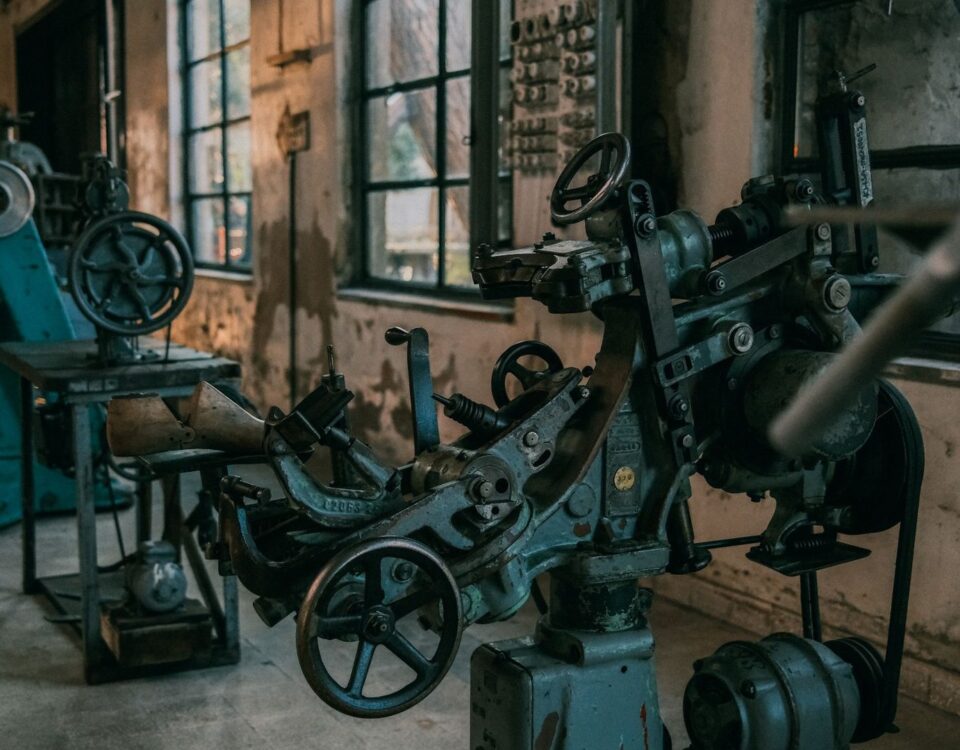 Utilaj industrial finanțat prin credit de investiții sau leasing financiar pentru IMM