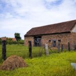 Casă tradițională la țară în România, potențială garanție pentru credit ipotecar