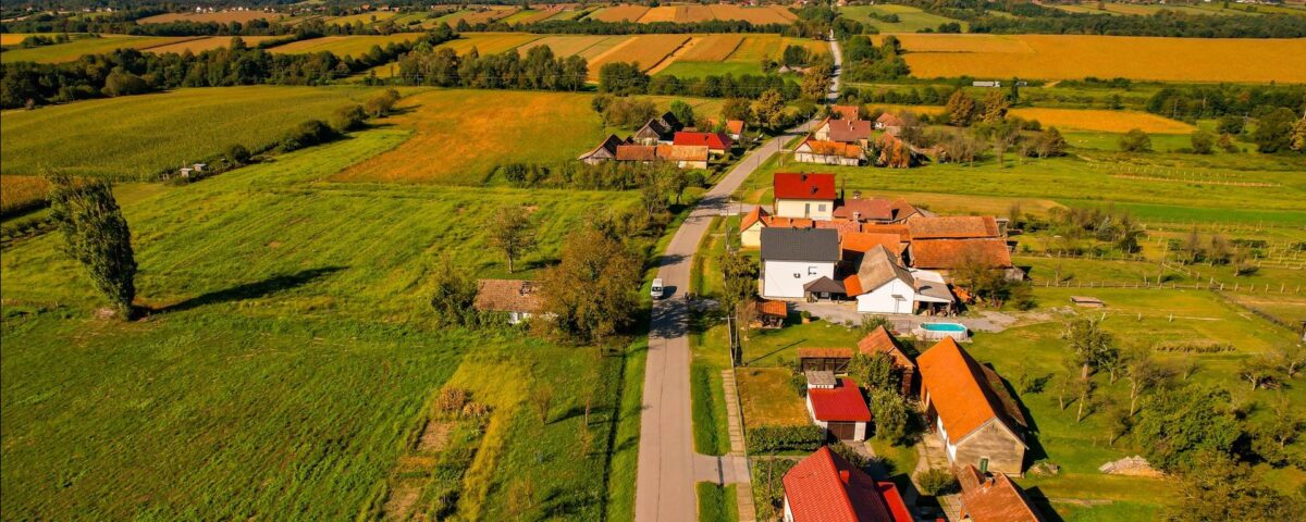Casă cu teren agricol atașat, evaluat separat pentru credit ipotecar